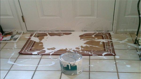 Cách tẩy vết sơn dính trên sàn nhà